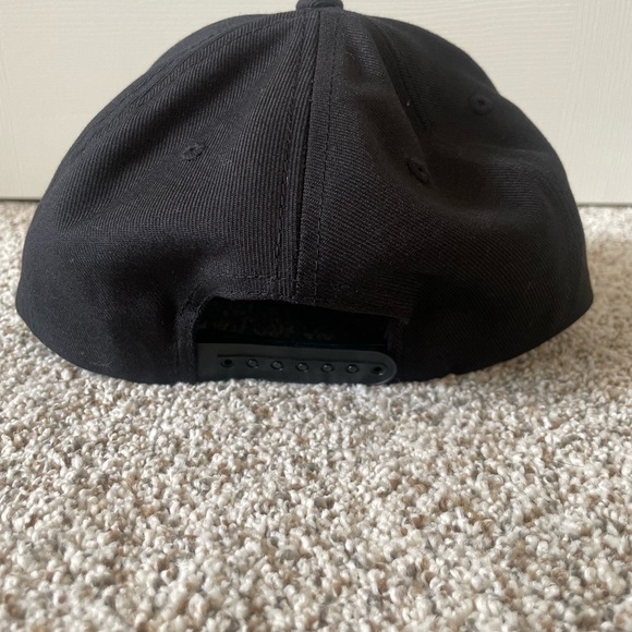 LA hat - Picture 3 of 3